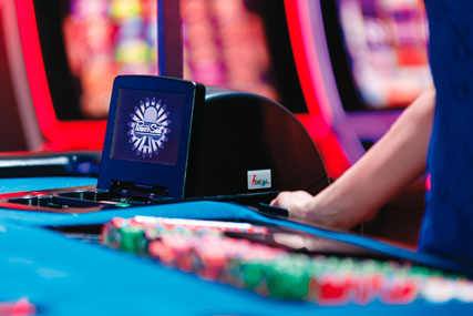 Casino security device for poker, shuffler iDeal from Shuffle Master